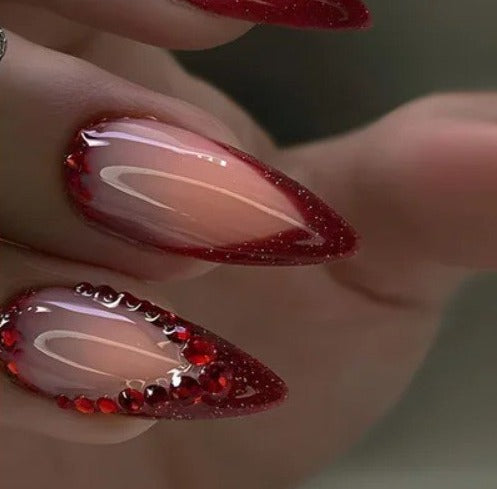 ציפורניים מלאכותיות  מעוצבות