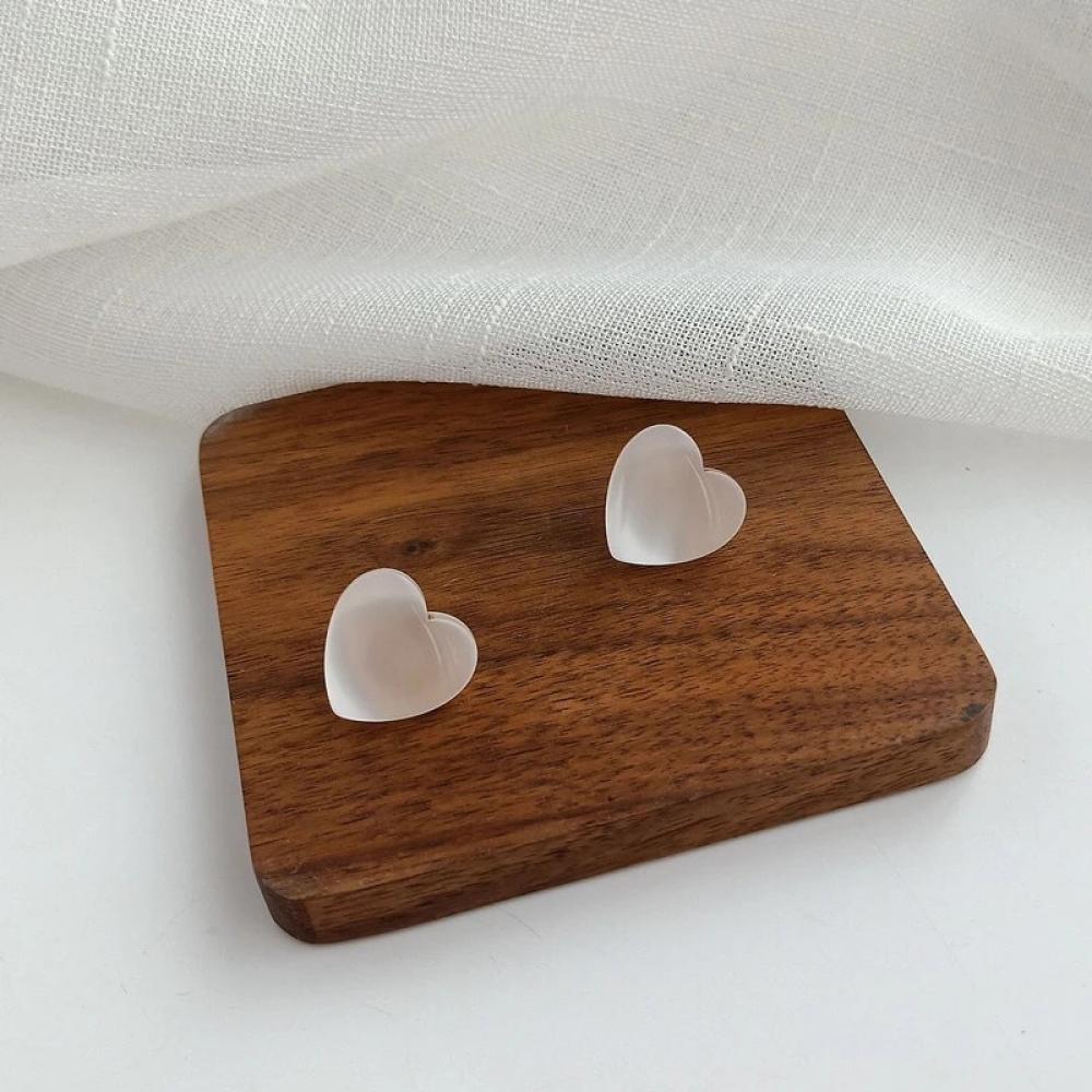 עגילים מאבן בצורת לב